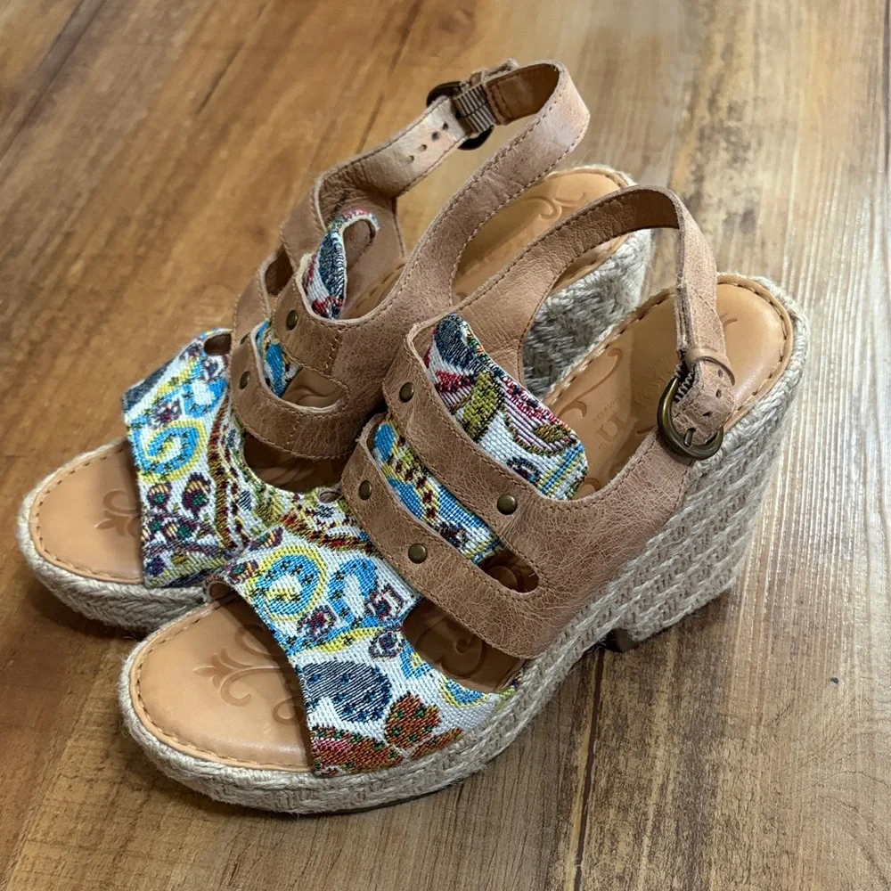 Born Brewster Platform Wedge Sandal Tapestry Leather espadrille Heel Size 8M - Picture 3 of 10